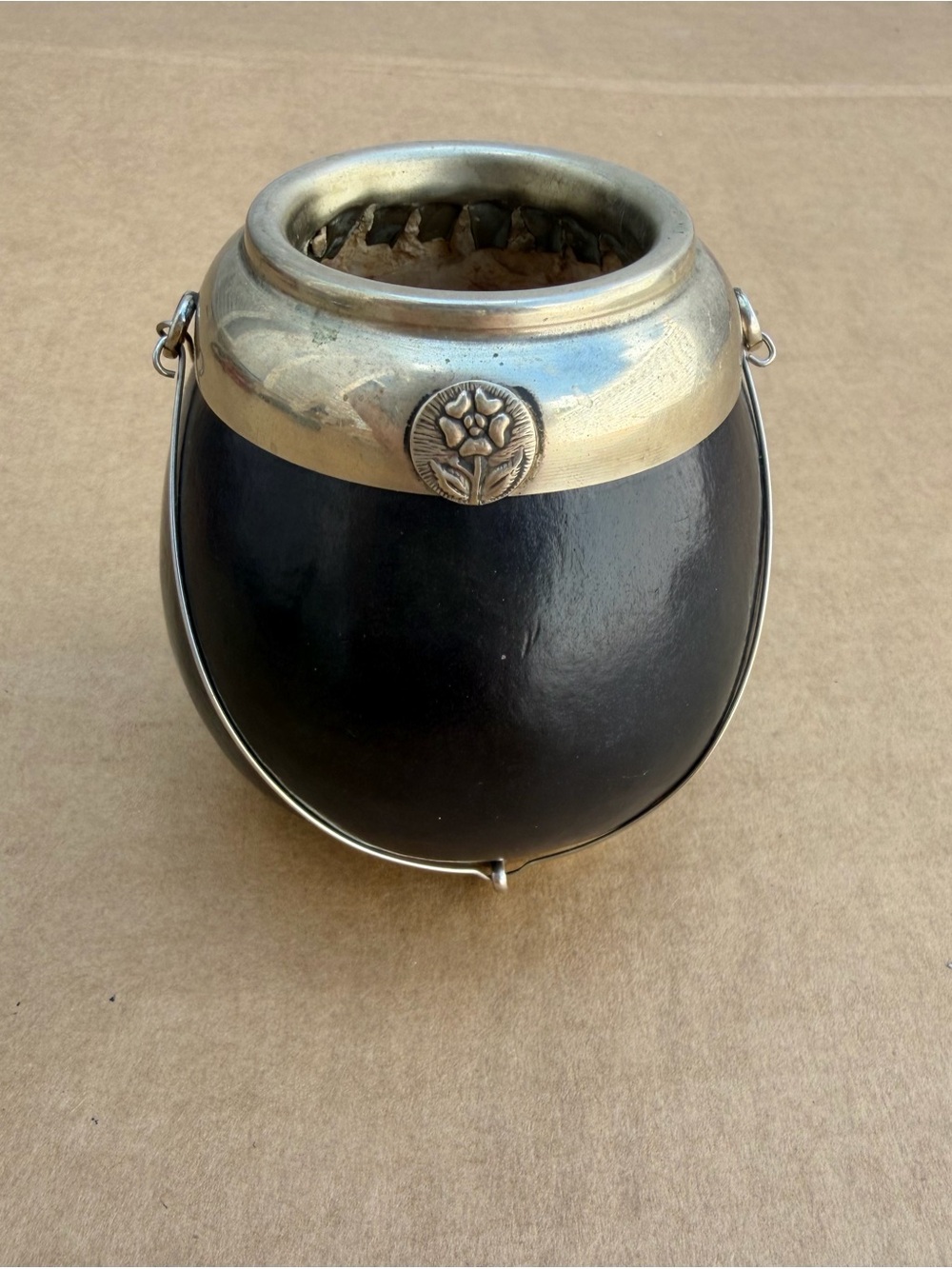 Yerba Mate Gourd Cup Black with Silver Tone Rim & Metal Stand